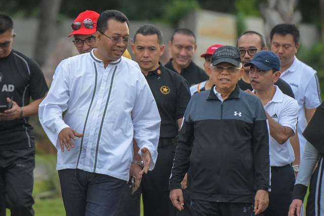 berkunjung