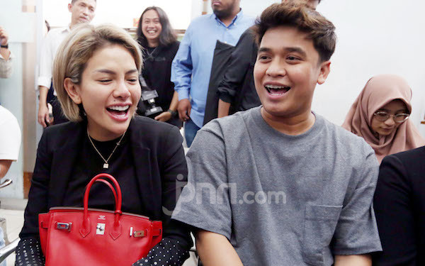 Billy Dampingi Nikita Mirzani Jalani Sidang 1 f Sidang