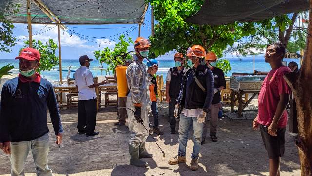 Ratusan Personel Diterjunkan Semprot Tiga Gili 1 f semprot