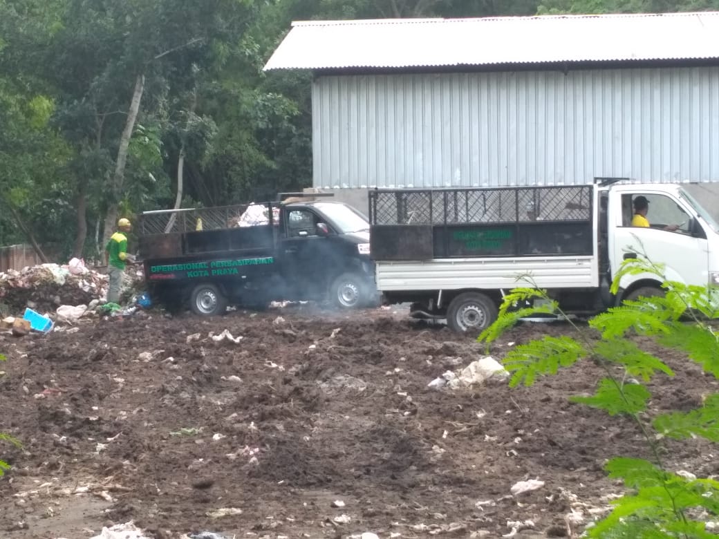 Jalur TPA Diblokir, Praya Terancam Dikepung Sampah 1 WhatsApp Image 2020 04 08 at 04.26.38