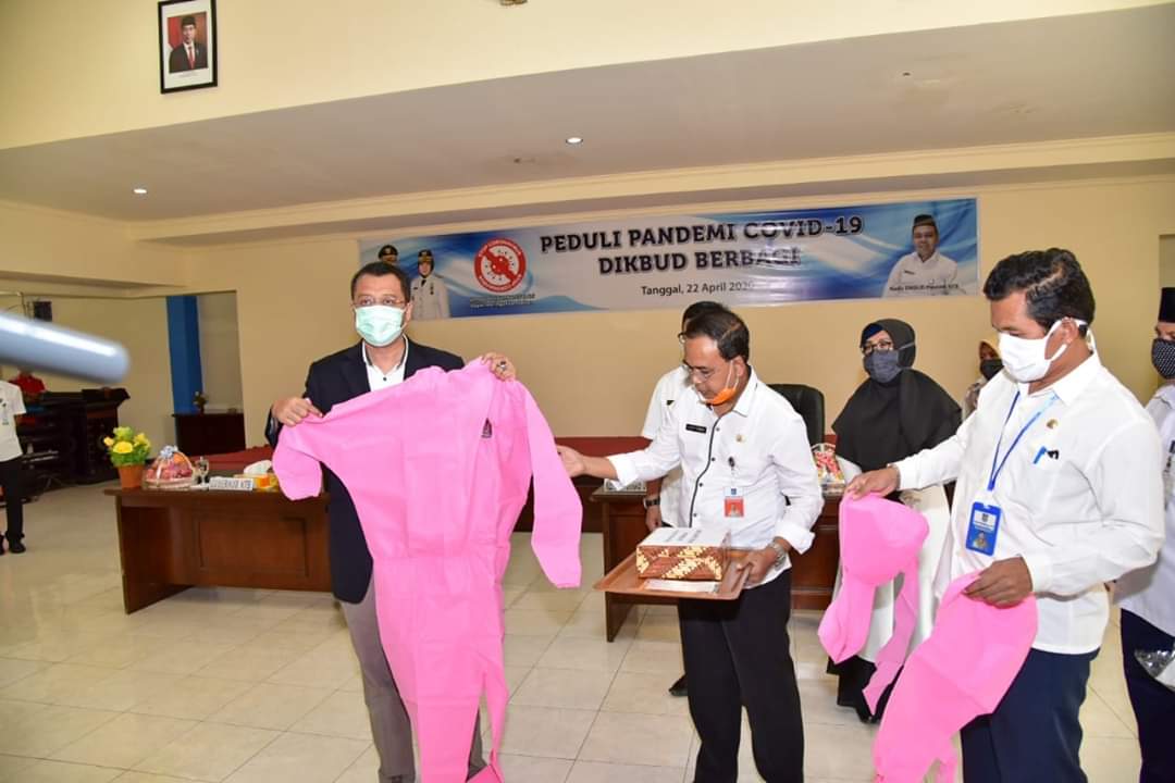 Gubernur Bangga SMKN 4 Mataram Bisa Produksi APD 1 WhatsApp Image 2020 04 22 at 06.59.09 1