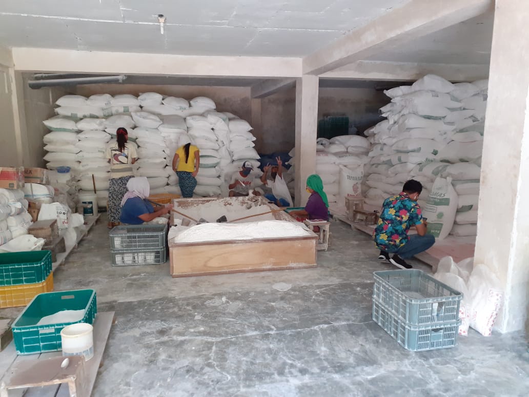 Polisi Bongkar Gudang Tepung Oplosan di Kota Mataram 1 F Gudang