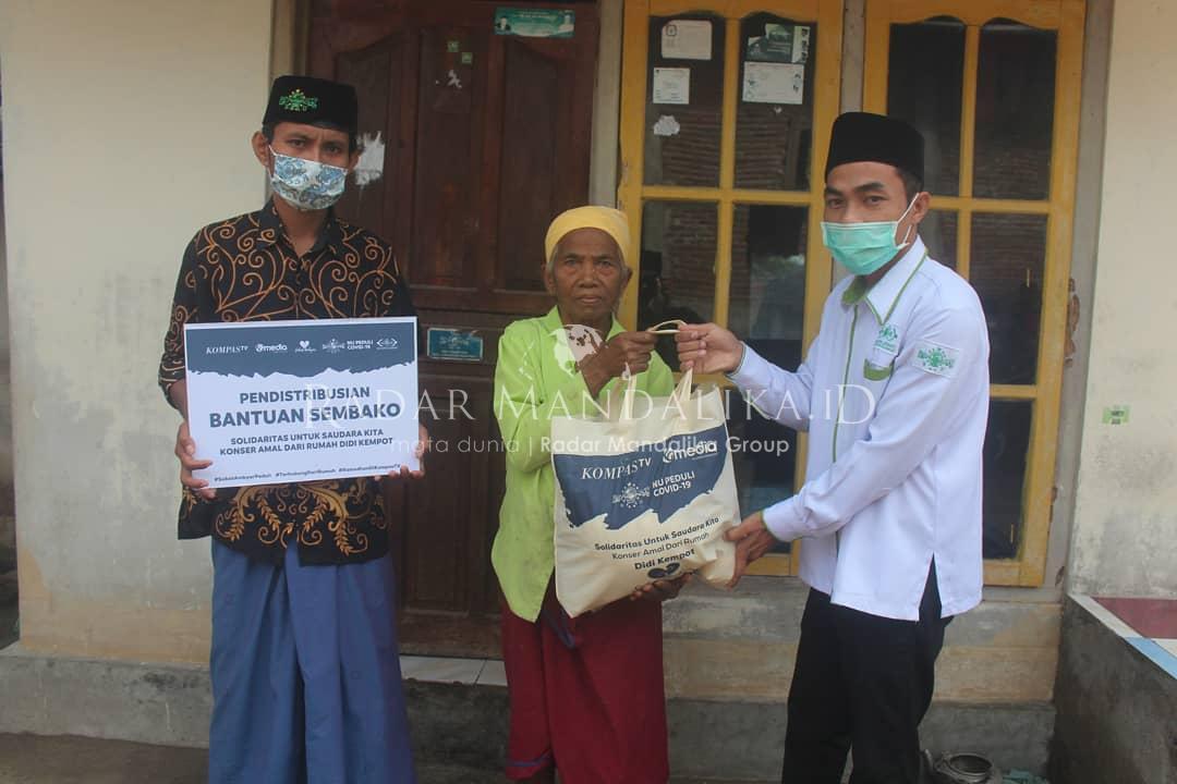 Sobat Ambyar Didi Kempot Salurkan 500 Paket Sembako di Lombok 1 WhatsApp Image 2020 05 22 at 06.49.08