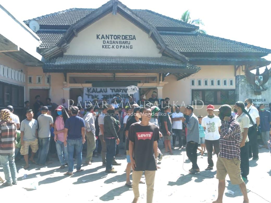 Kantor Disegel, Sekdes Dipecat, Pelayanan Lumpuh 1 F Segel