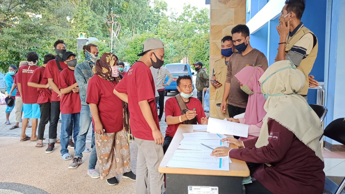 Dari 48 TKI NTB Dipulangkan, Ada yang Lumpuh dan Sakit Jiwa 1 F TKI