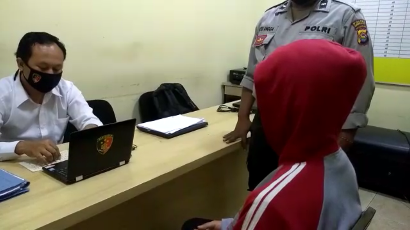 Pria yang Ngaku Wanita Diamankan Polisi 1 F PENIPUAN