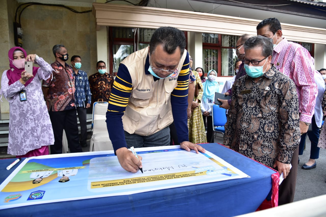 Gubernur Ingin Dinas PUPR Sentuh Kebutuhan Langsung Masyarakat 1 WhatsApp Image 2020 06 25 at 00.56.54