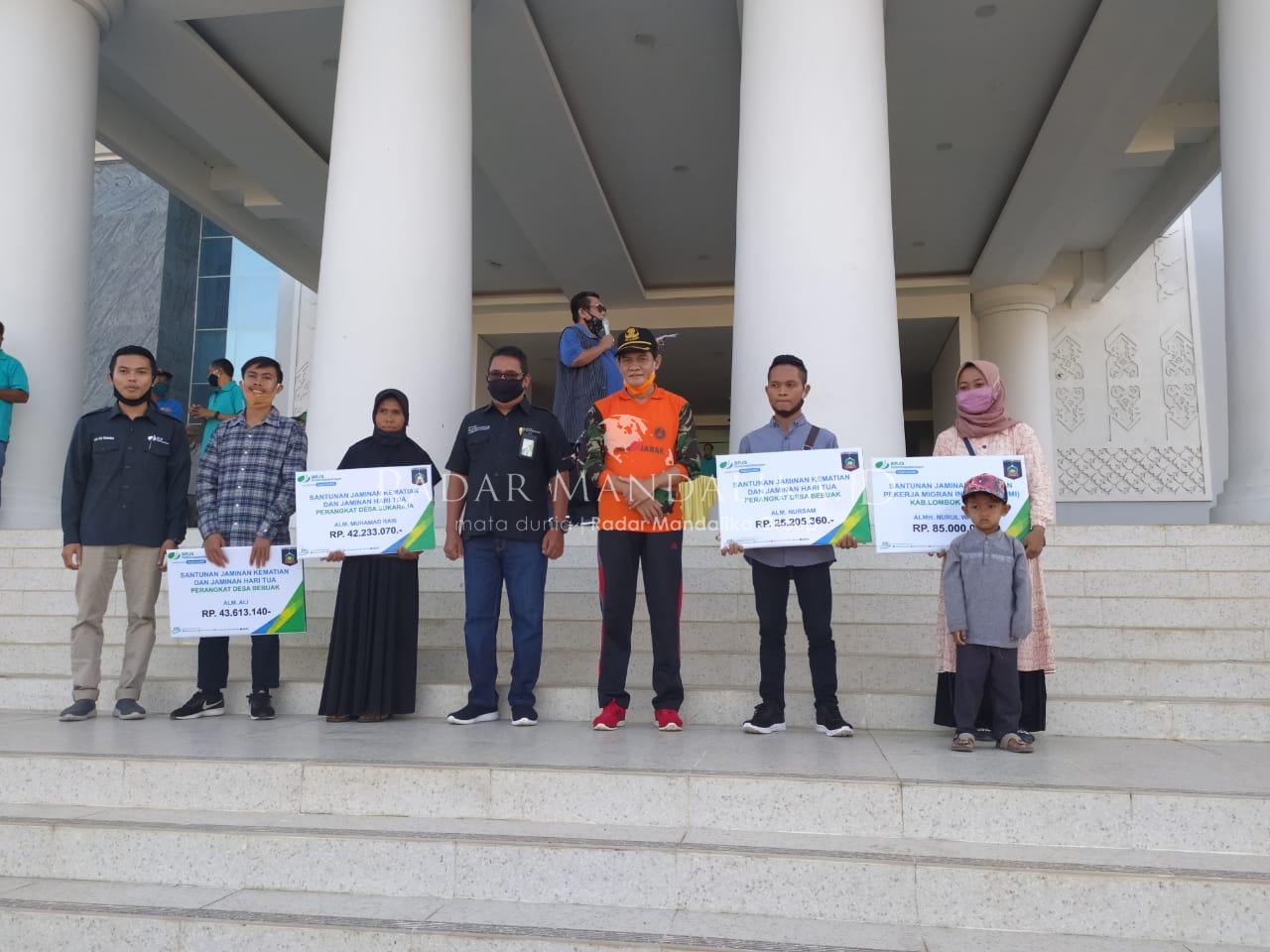 BPJS Ketenagakerjaan Praya Serahkan Jaminan Kematian Kepada Ahli Waris 1 WhatsApp Image 2020 07 17 at 06.40.59