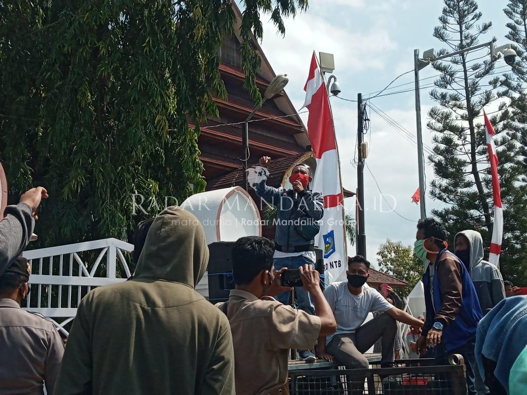 Polda Diminta Proses Ketua BK DPRD NTB 1 F Aksi demo