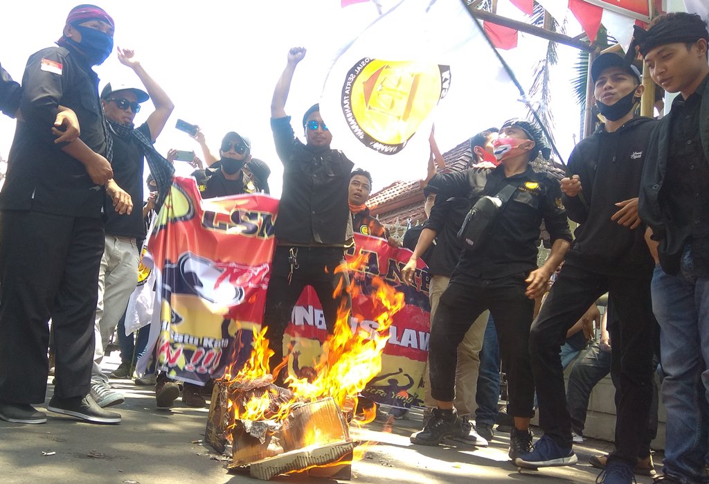 F Bakar