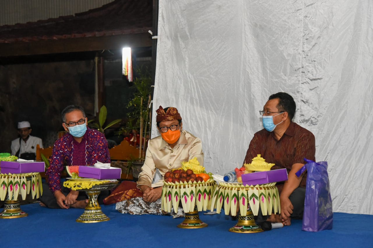 Dialog Dengan Umat Hindu, Gubernur Ajak Jaga Kondusivitas Jelang Pilkada 1 WhatsApp Image 2020 10 18 at 11.01.18 PM