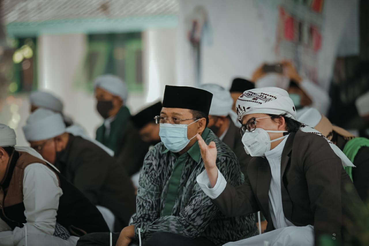 Hadiri Pelepasan Santri MDQH al-Majidiyyah, Gubernur Ingatkan Protokol Kesehatan 1 WhatsApp Image 2020 10 18 at 11.02.23 PM