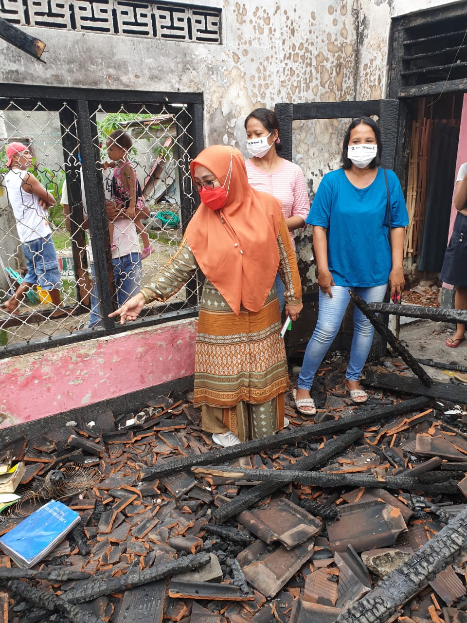 Selly Temui Warga Korban Kebakaran 1 F Selly
