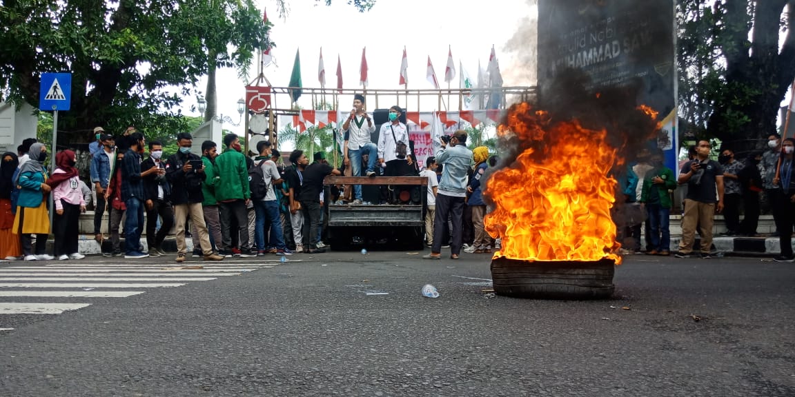 Gubernur Disebut "Pengecut" 1 WhatsApp Image 2020 11 03 at 11.28.15 PM
