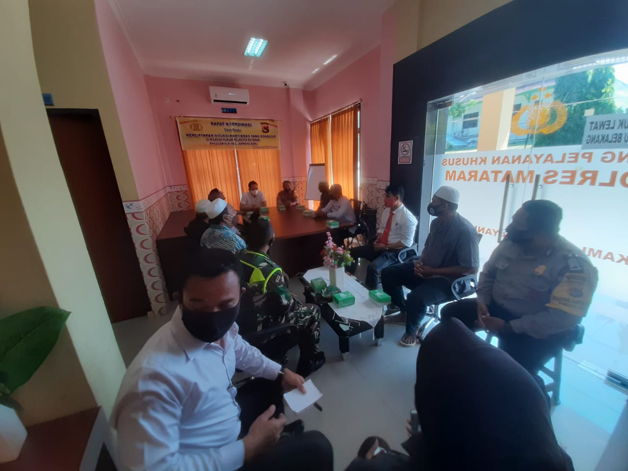 Kasat Reskrim Polresta Mataram Ajak Warga Jempong Timur Dukung Tugas Kepolisian 1 WhatsApp Image 2020 11 19 at 12.22.38 AM