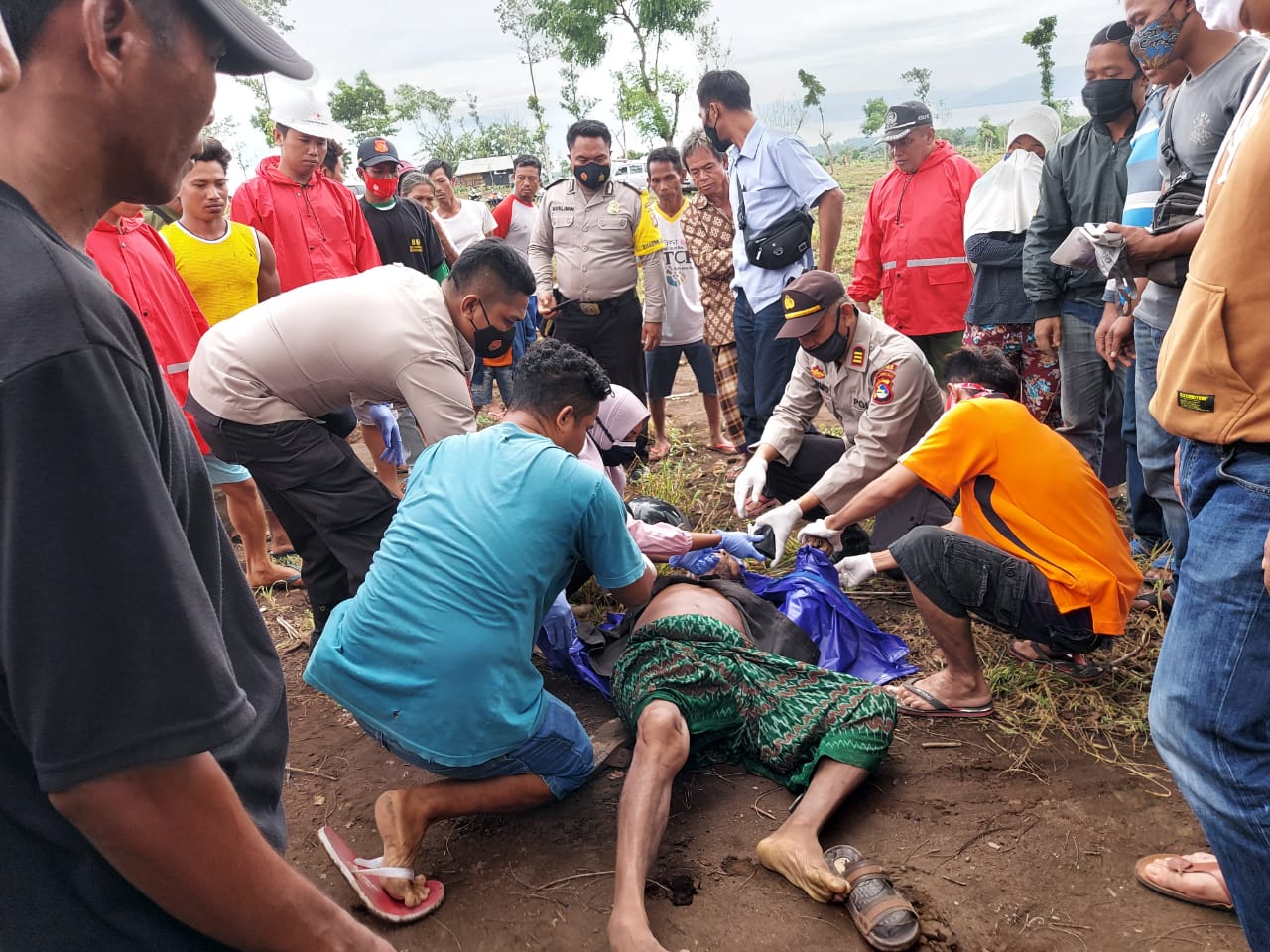 Warga Mbawi di Dompu Gempar 1 F EVAKUASI