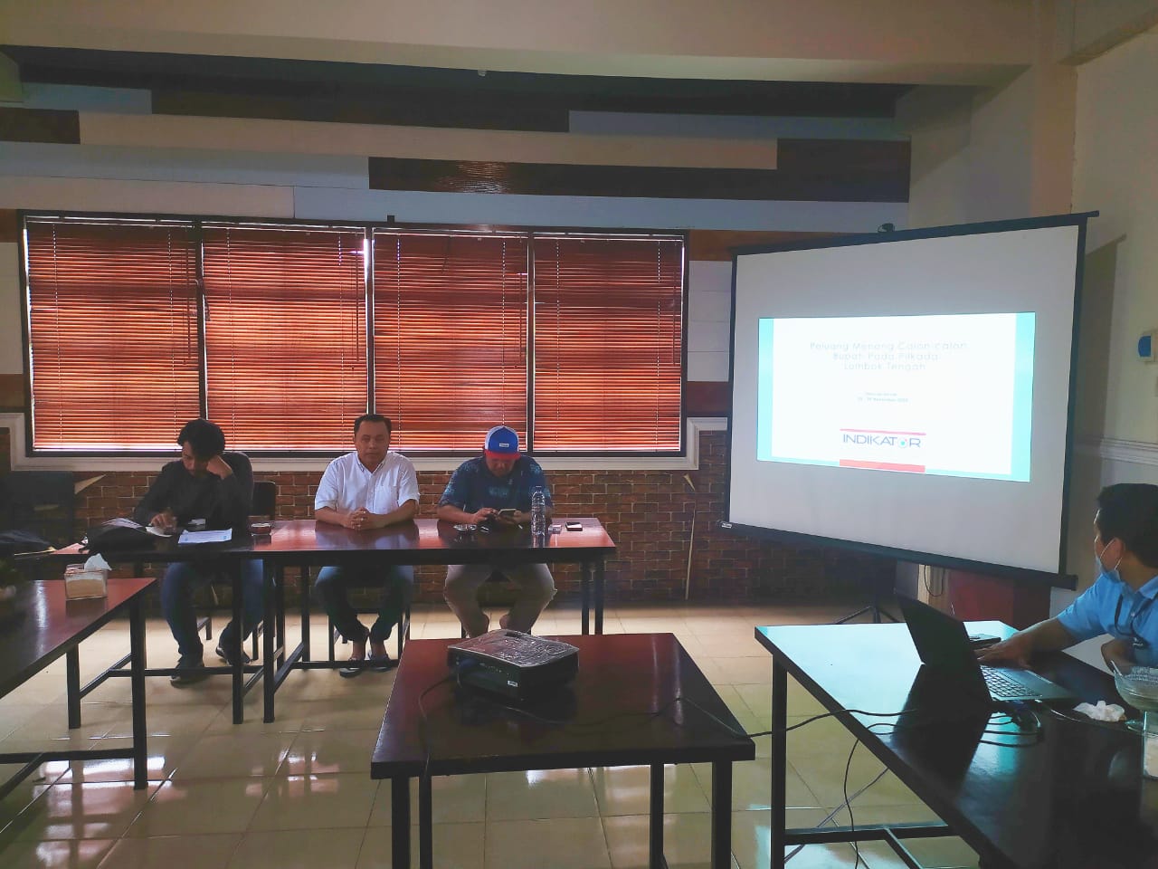 Survei Indikator, Maiq-Meres di Atas Angin 1 F Konferensi pers