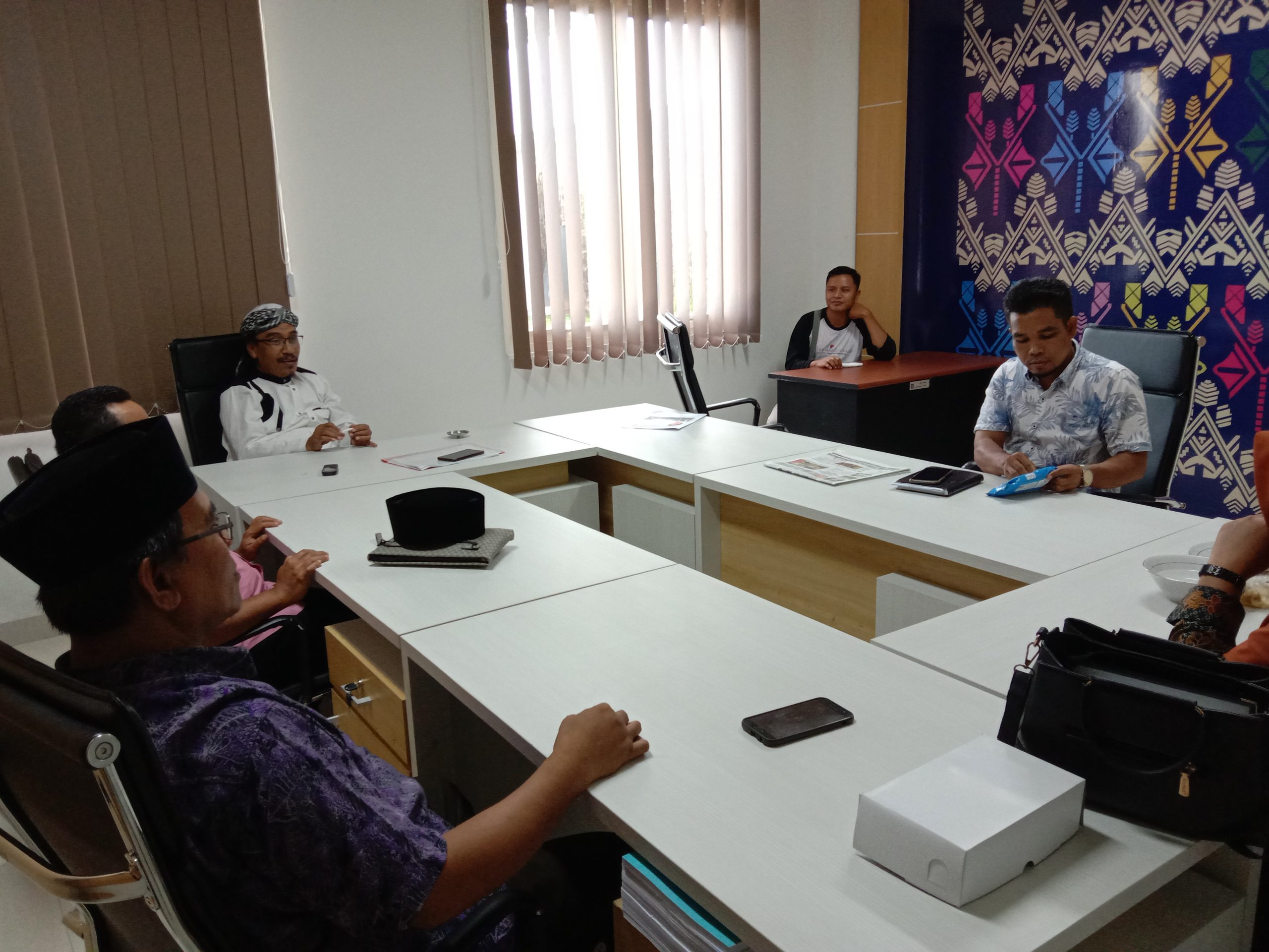 Maiq-Meres Menang, Paslon Lain Belum Mau Bicara 1 f AAA diskusi scaled