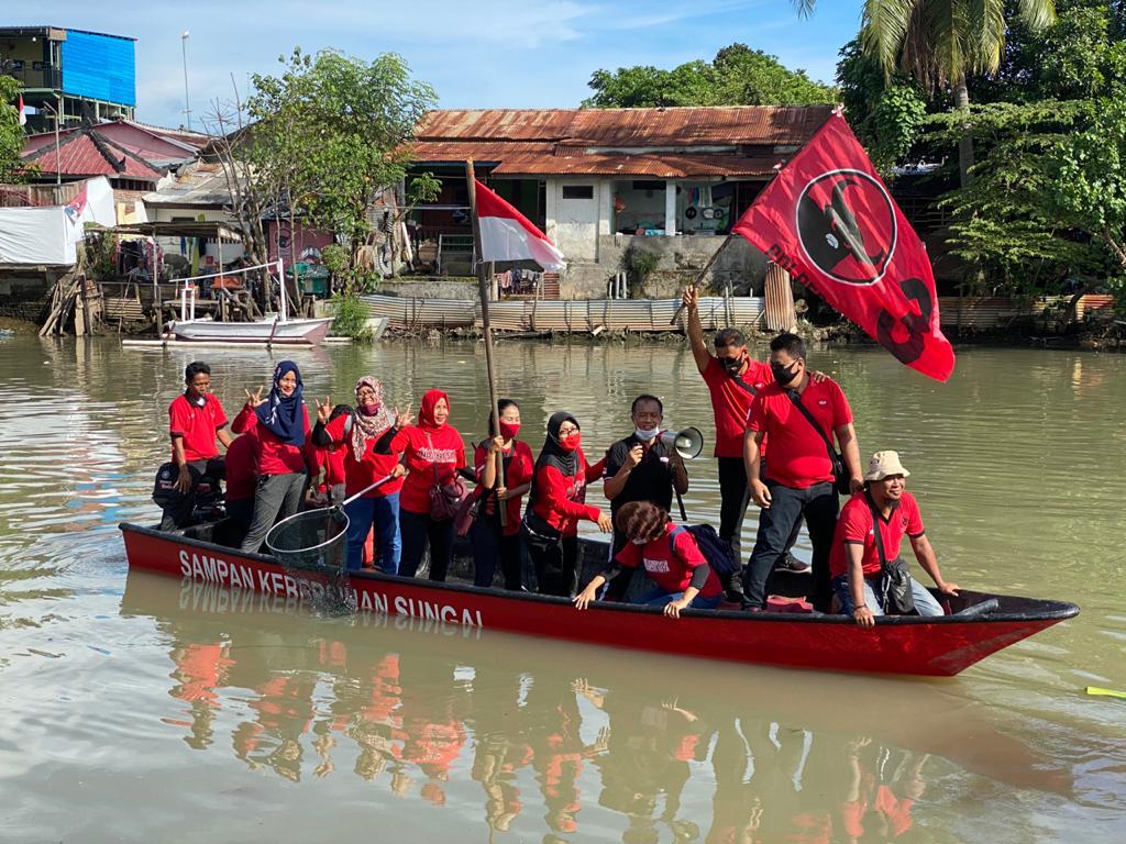 PDI-Perjuangan Turun Lakukan Bersih Kali 1 1610318825701 F PDI P