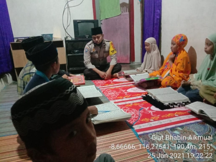 Sisi Lain Aktivitas Bhabinkamtibmas Desa Aik Mual 1 20210127 070204