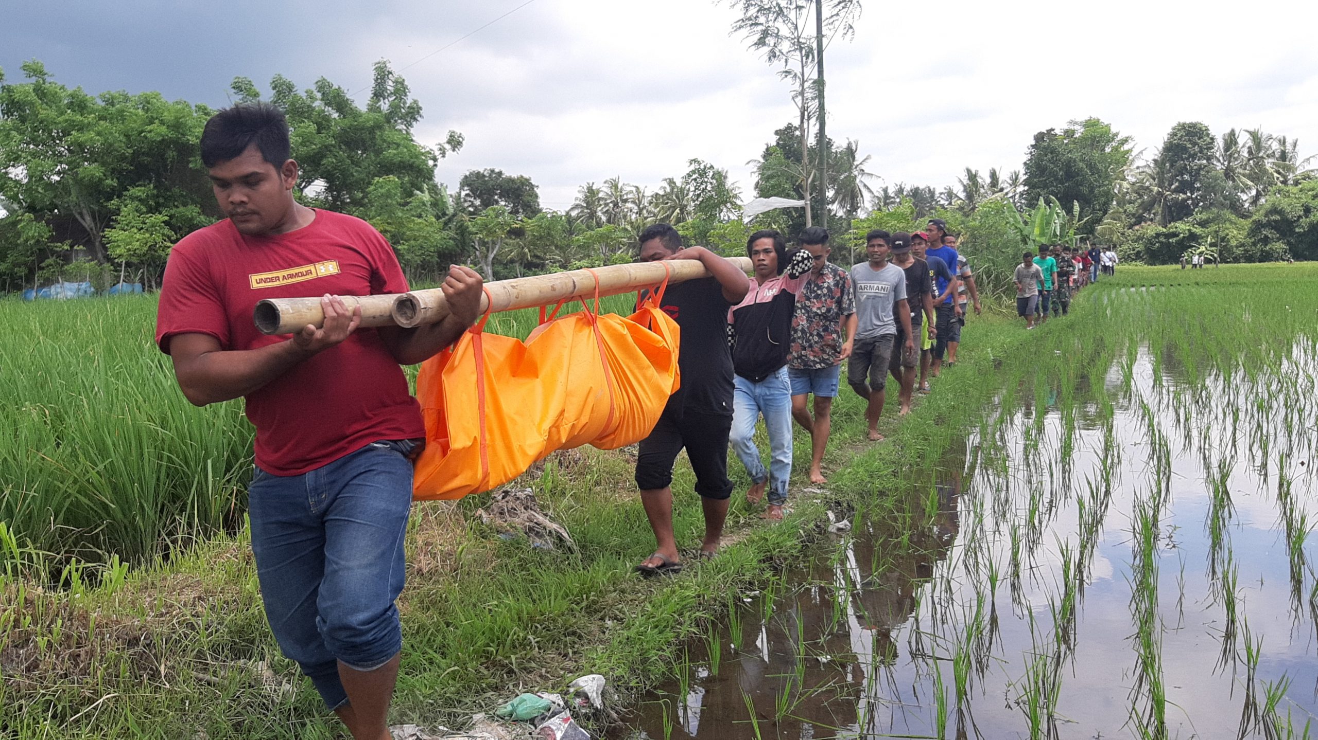 Wanita Paruhbaya Ditemukan Tak Bernyawa di Sawah 1 F EVAKUASI 1 scaled
