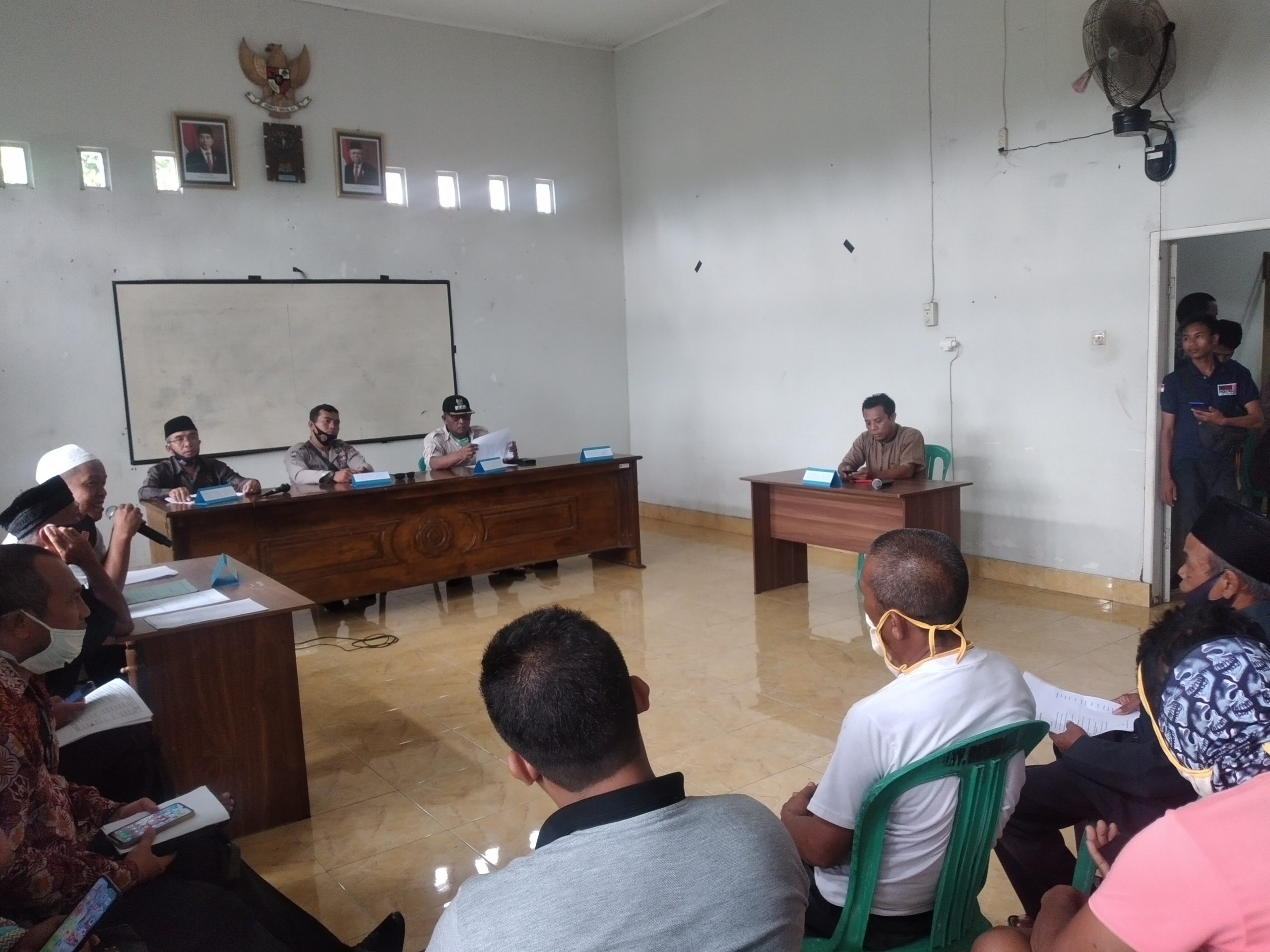 Warga Minta Kades Banjar Sari Diberhentikan 1 F Hearing scaled