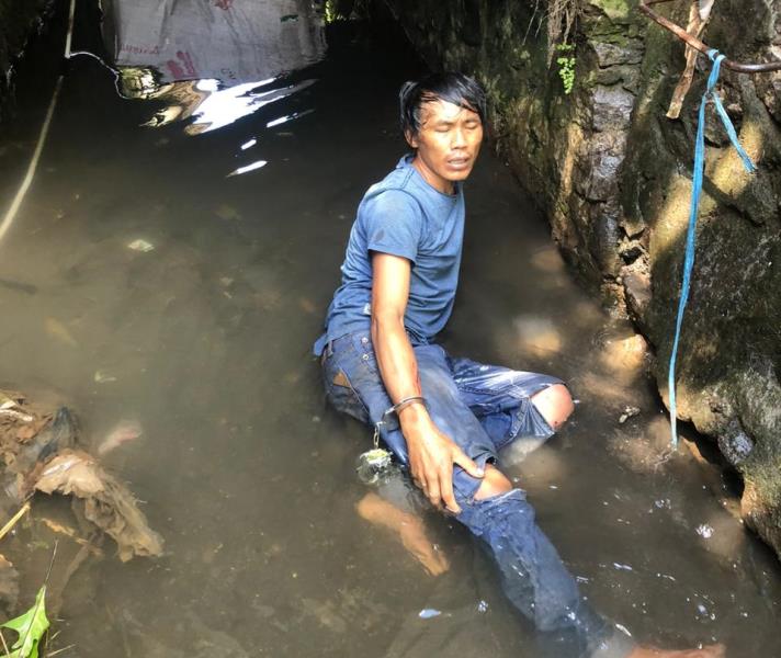 Dikejar Polisi, Pengedar Sabu Nyemplung ke Parit 1 F NYEMPLUNG