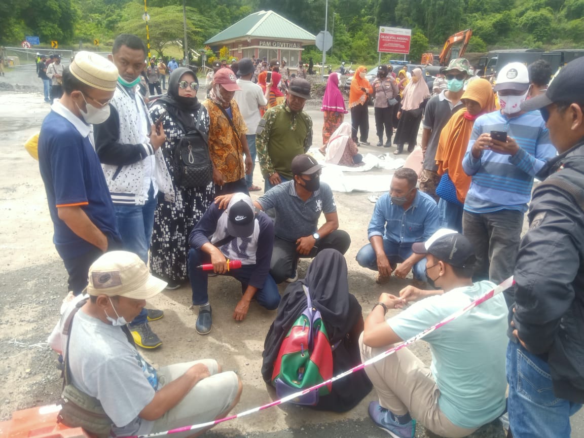 Pendemo Sampaikan Belasan Tuntutan ke AMNT 1 F demo 1