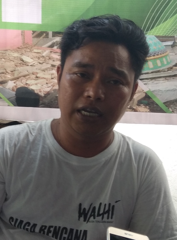 F direktur Walhi NTB
