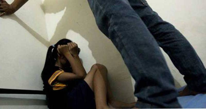 Istri Covid-19, Mantan Dewan Cabuli Anak Gadisnya 1 F ilustrasi seksual