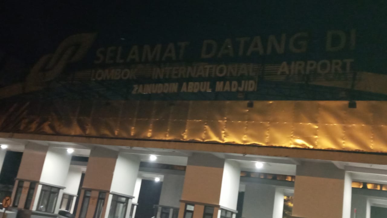 ‘Kado’ Pergantian Tahun, Plang Nama Bandara Dirusak 1 WhatsApp Image 2020 12 31 at 19.29.37