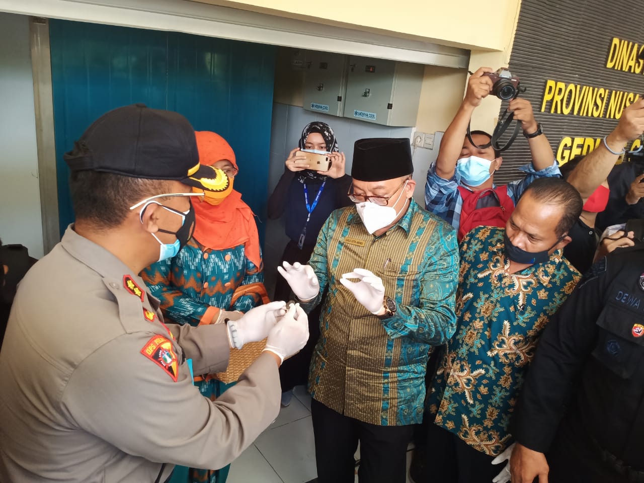 Siap-siap, 14 Ribu Tenaga Kesehatan Akan Disuntik Vaksin di NTB 1 f Vaksin