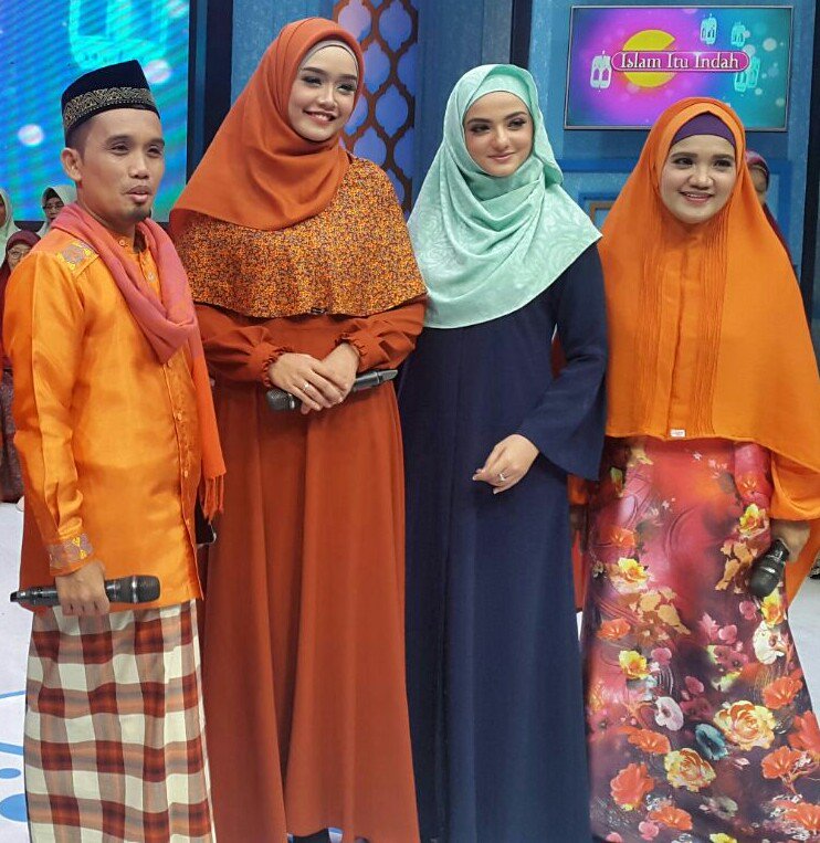DF0kbUpUQAIe1DS.jpeg