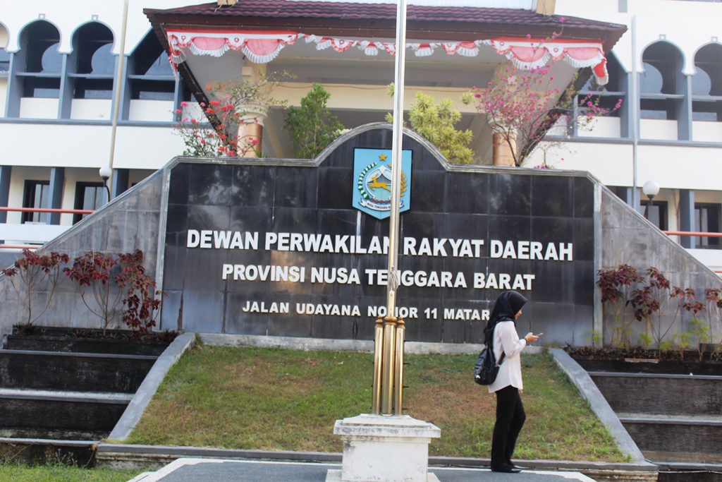 F kantor DPRD NTB