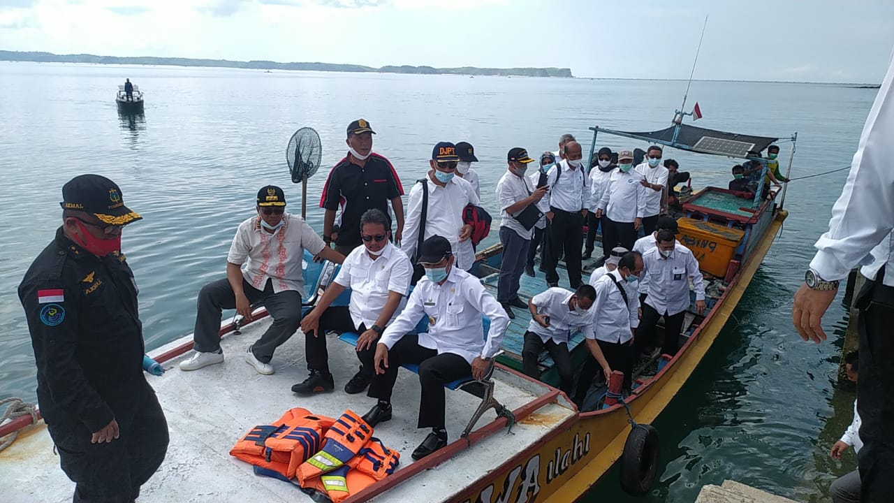 Ngeluh, di Hadapan Menteri KKP Nelayan Ngaku Diintimidasi 1 F Menteri