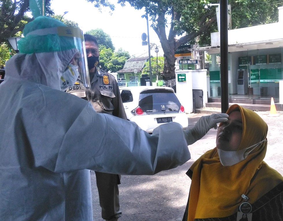 Dewan NTB Sebut, Pencegahan Covid-19 Seperti Sandiwara 1 Swab 1