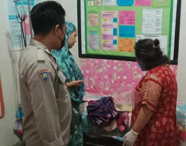 Selsai Salat Subuh, Warga Temukan Bayi di Berugak 1 F EVAKUASI 1