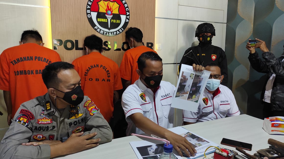 Polisi Kerangkeng Pembobol ATM dan Brankas 1 F PEMBOBOL