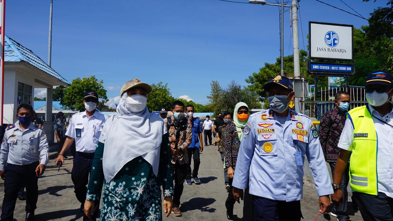 Wagub Ummi Rohmi Tinjau Sistem Layanan Tiket Non Tunai di Pelabuhan Kayangan 1 IMG 20210623 WA0001