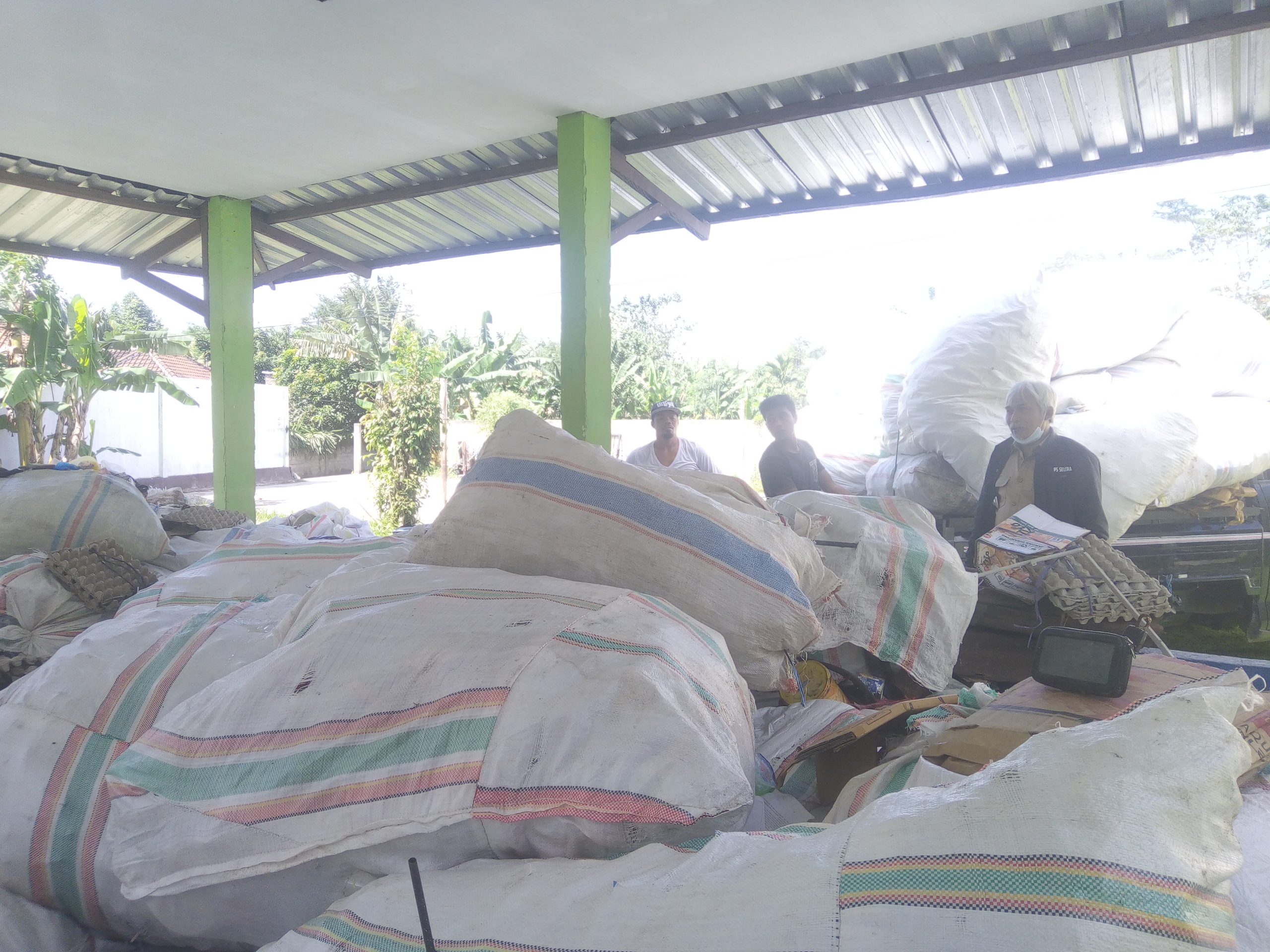 Terobosan Pemerintah Kelurahan Leneng Wujudkan Zero Waste 1 F bok 3 scaled