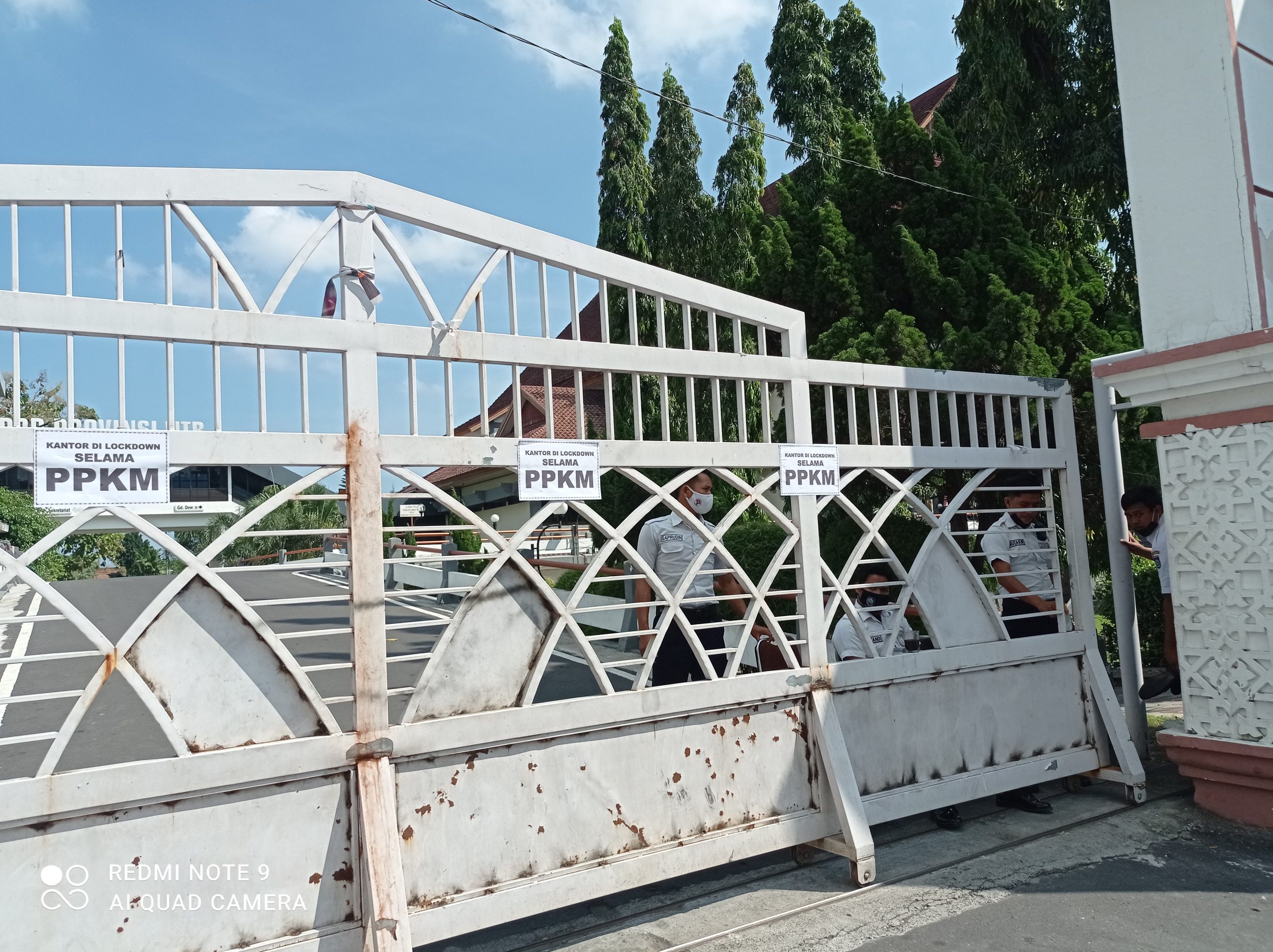 F. Gerbang Kantor DPRD NTB scaled