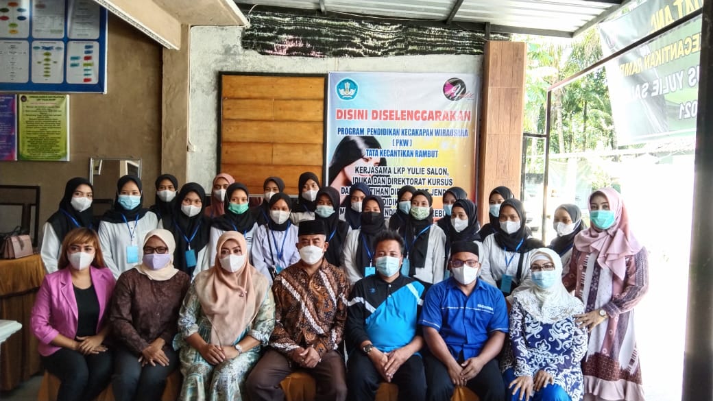 LKP Yulie Salon Gelar Pelatihan Tata Kecantikan Rambut 1 IMG 20210703 WA0105