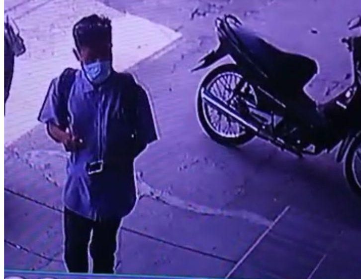 Maling Kotak Amal Terekam CCTV di Lotim 1 F TEREKAM
