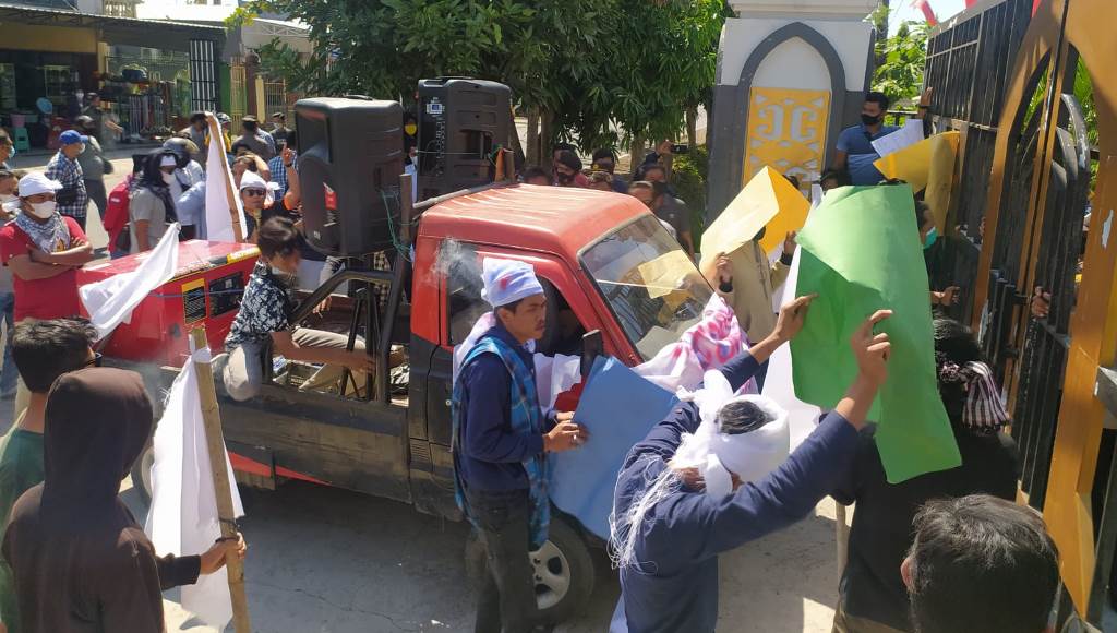 Pendemo Kembali Persoalkan PPKM di Loteng 1 F demo ok