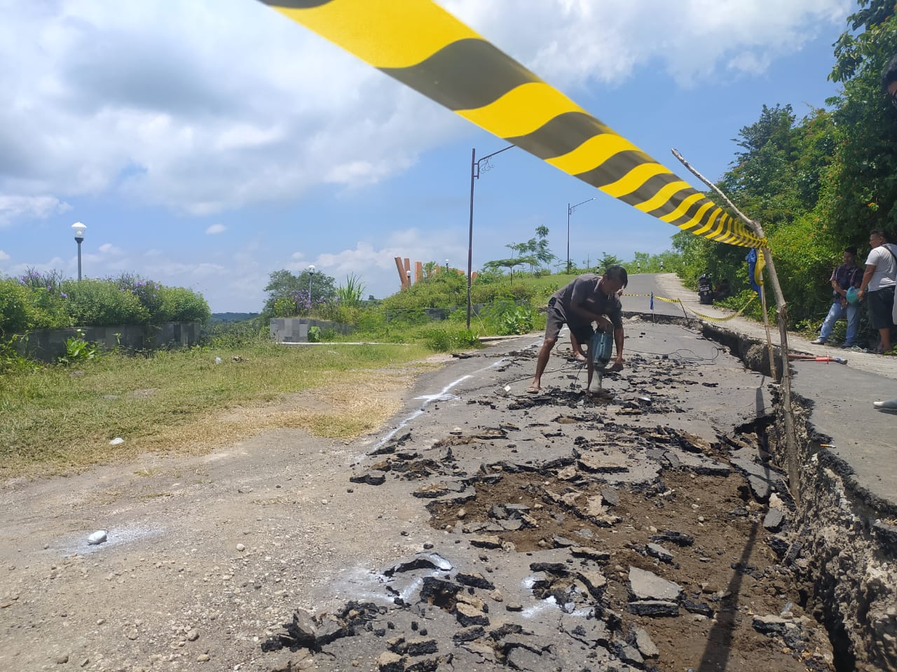 F jalan rusak TWA