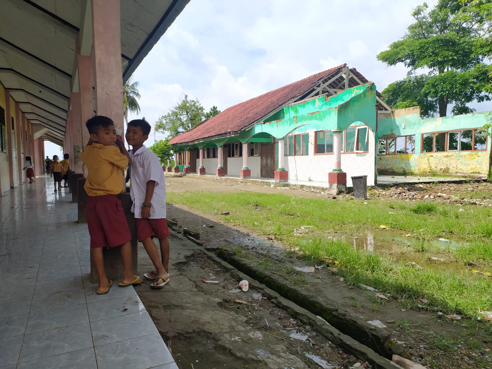 F sekolah