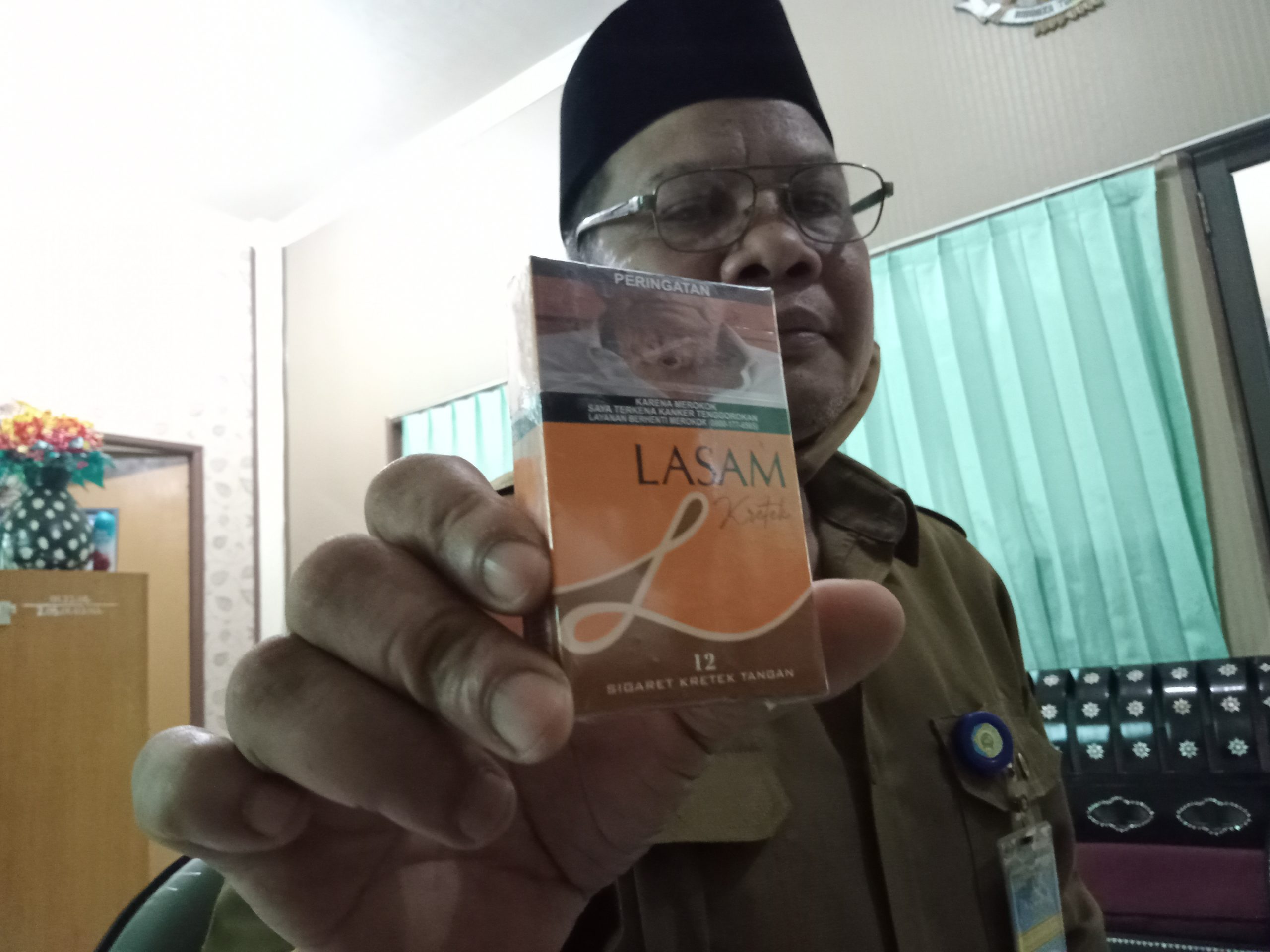 Perusahaan Rokok Lokal Terkendala Cengkeh 1 F ROKOK scaled