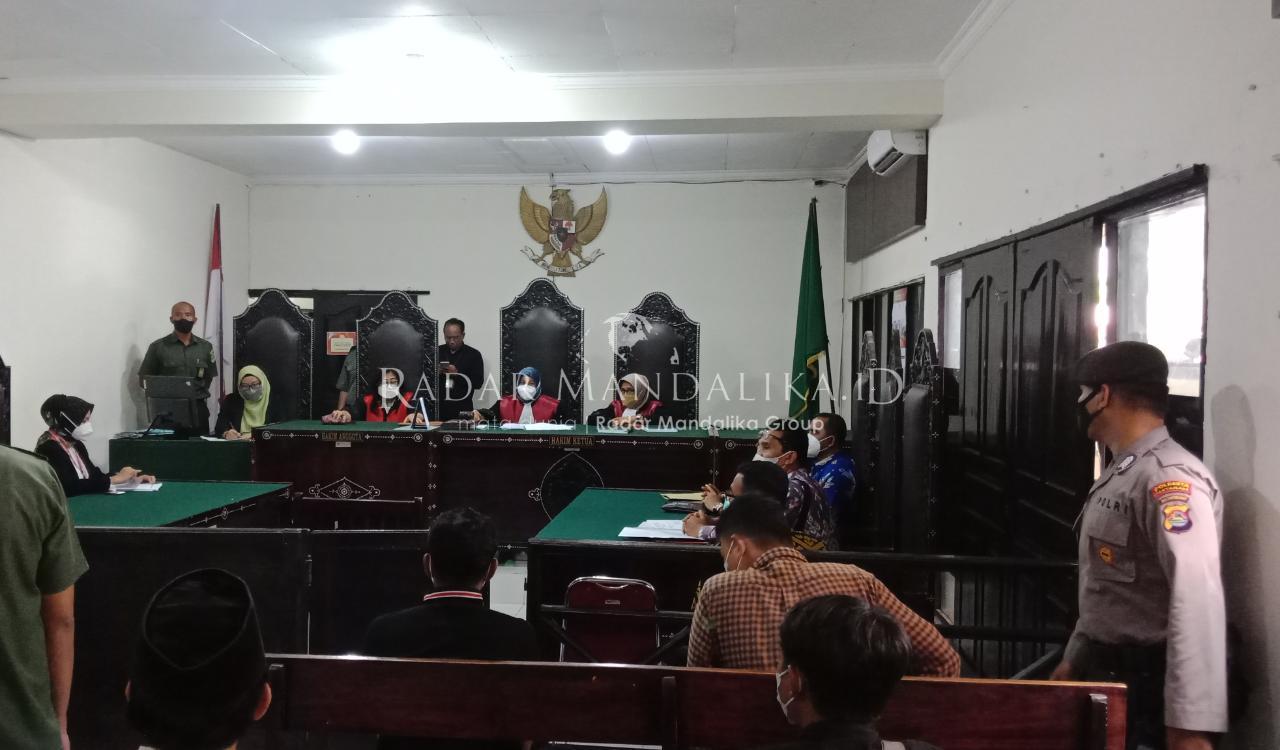 F Sidang