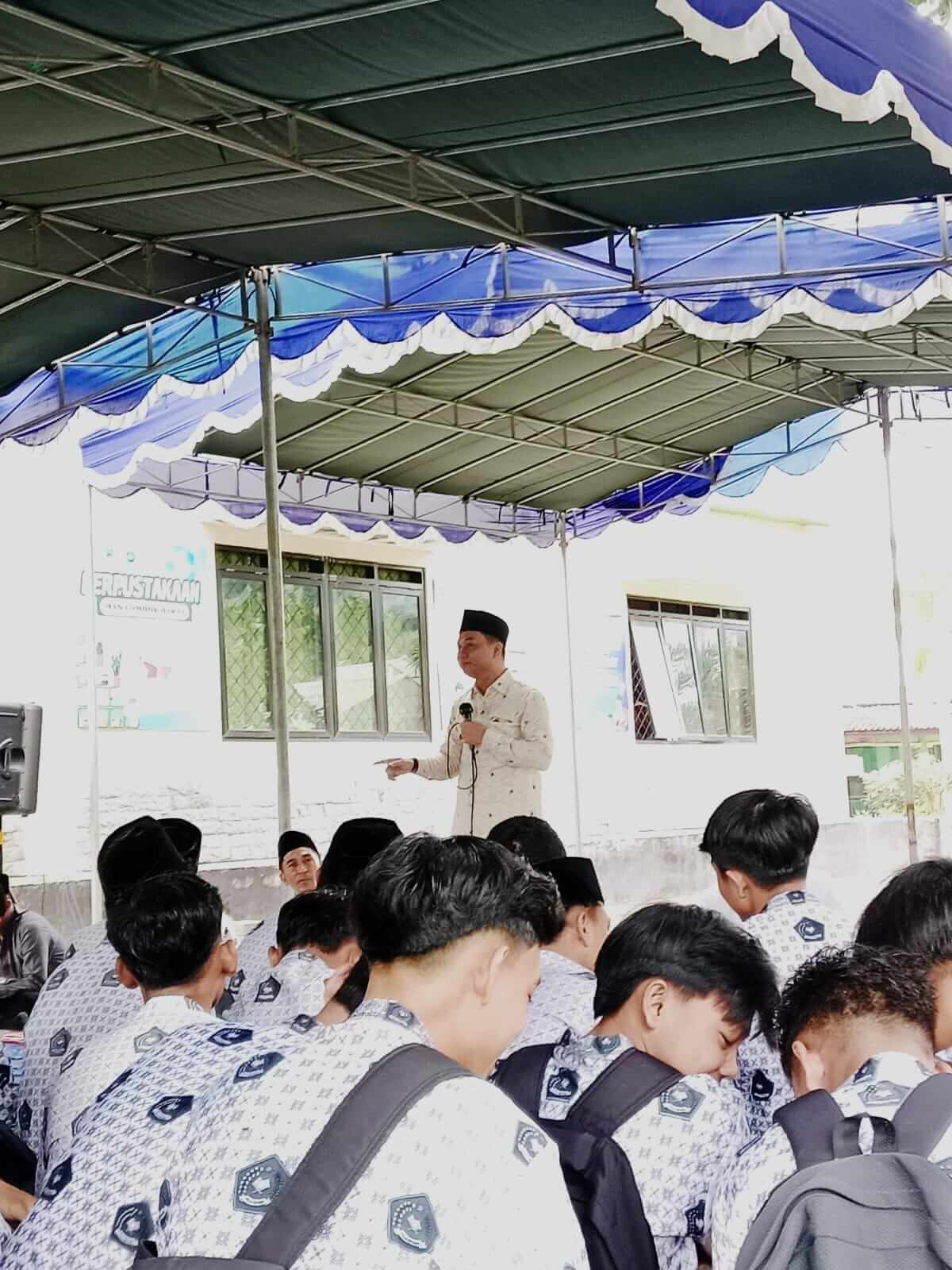 Bawaslu Lobar Ajak Pemilih Pemula Cerdas Memilih