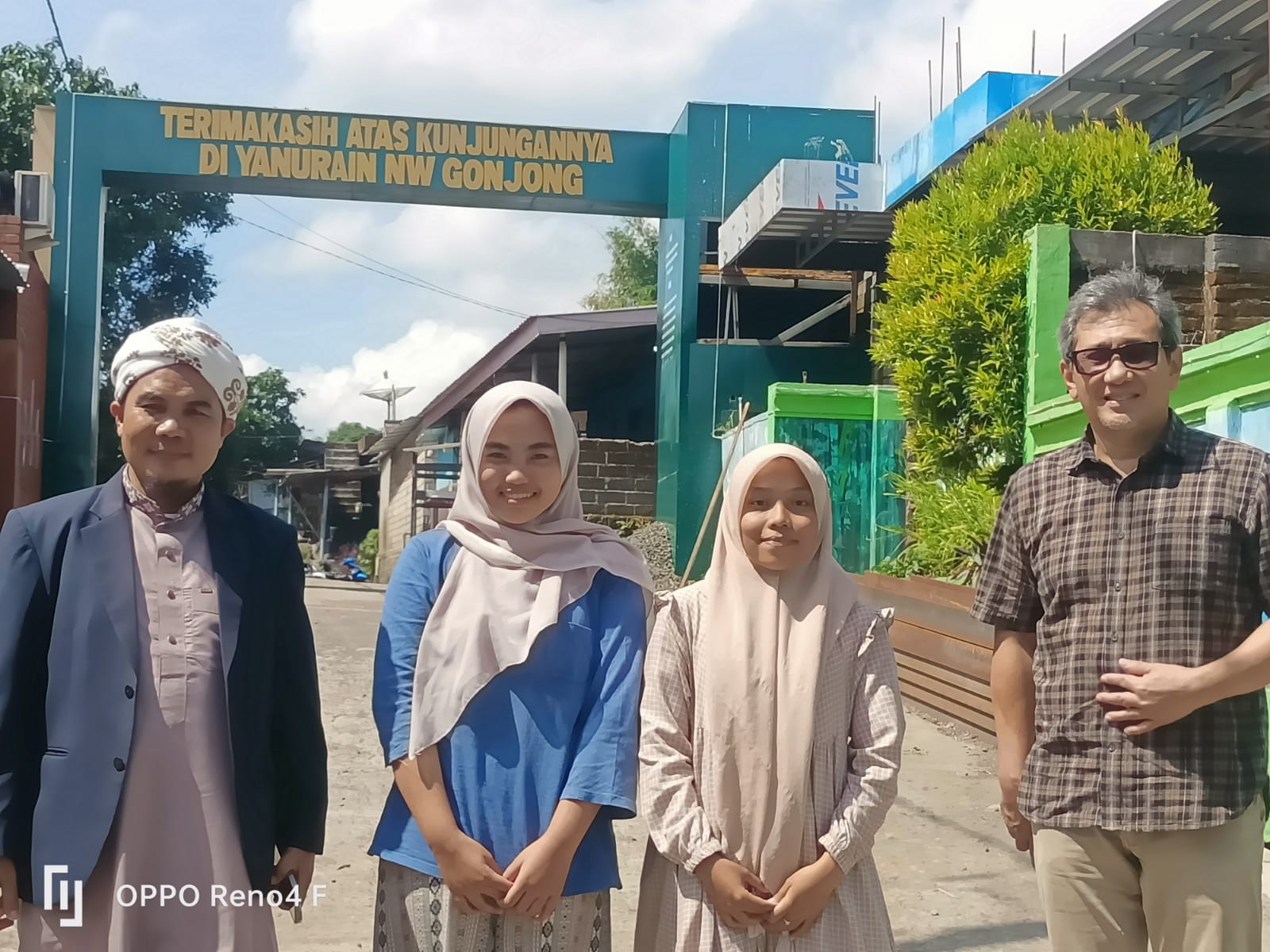Dari Pedalaman ke Pintu Gerbang Kesuksesan: 2 Siswi Pesantren Yanurain Lombok Tengah Raih Beasiswa Universitas Esa Unggul Jakarta